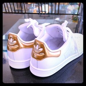 Wms white leather Adidas Stan Smith Gold trm 7 1/2